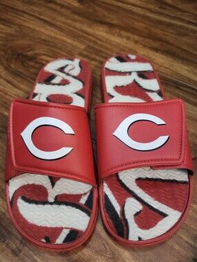 Cincinnati Reds Slides Size Large 11-12 Men